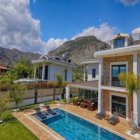 Goecek Merkez De Oezel Havuz Muestakil Lueks