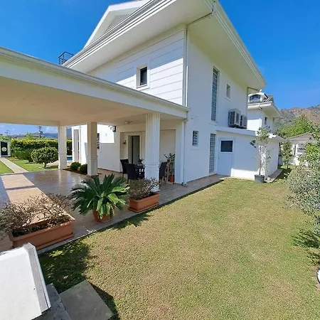 Goecek Merkez De Oezel Havuz Muestakil Lueks Villa