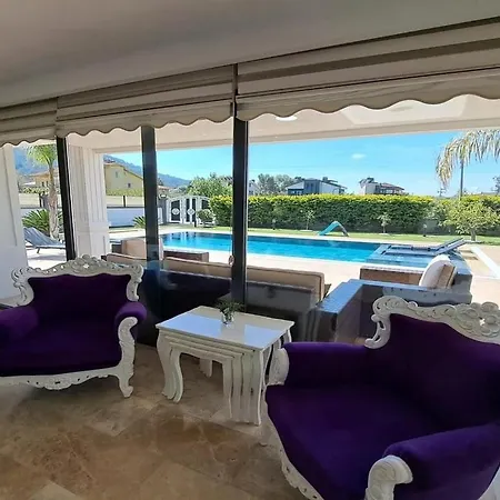 Goecek Merkez De Oezel Havuz Muestakil Lueks