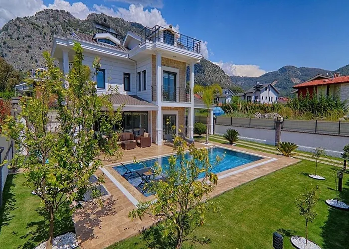 Goecek Merkez De Oezel Havuz Muestakil Lueks فيلة فتحية