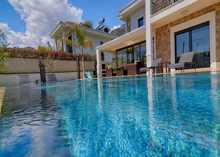 Villa Göcek Merkez De özel Havuz Müstakil Lüks Fethiye