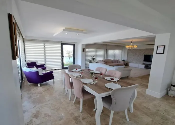 Goecek Merkez De Oezel Havuz Muestakil Lueks