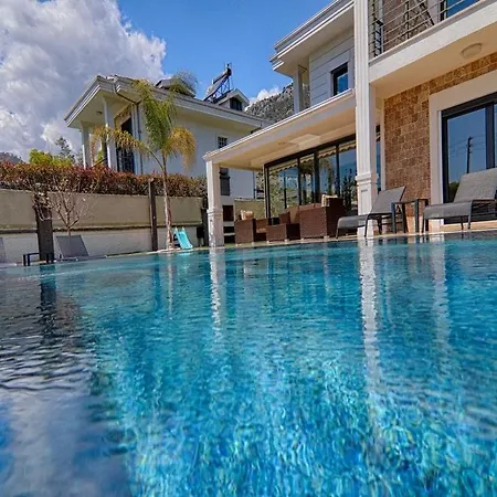 Vila Goecek Merkez De Oezel Havuz Muestakil Lueks Fethiye