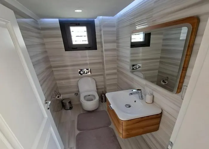 Goecek Merkez De Oezel Havuz Muestakil Lueks *