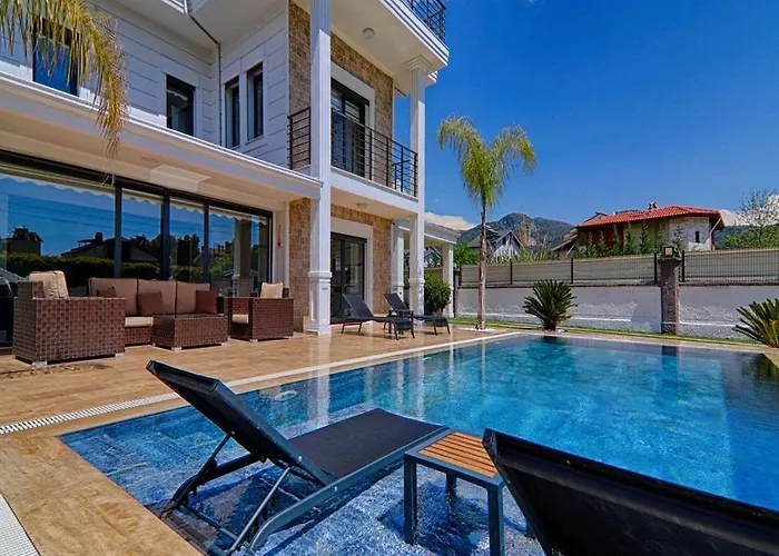 Goecek Merkez De Oezel Havuz Muestakil Lueks Villa