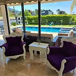 Goecek Merkez De Oezel Havuz Muestakil Lueks Villa